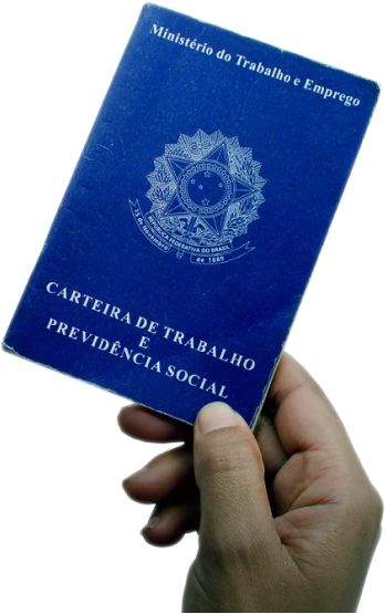 Mão segurando carteira de trabalho